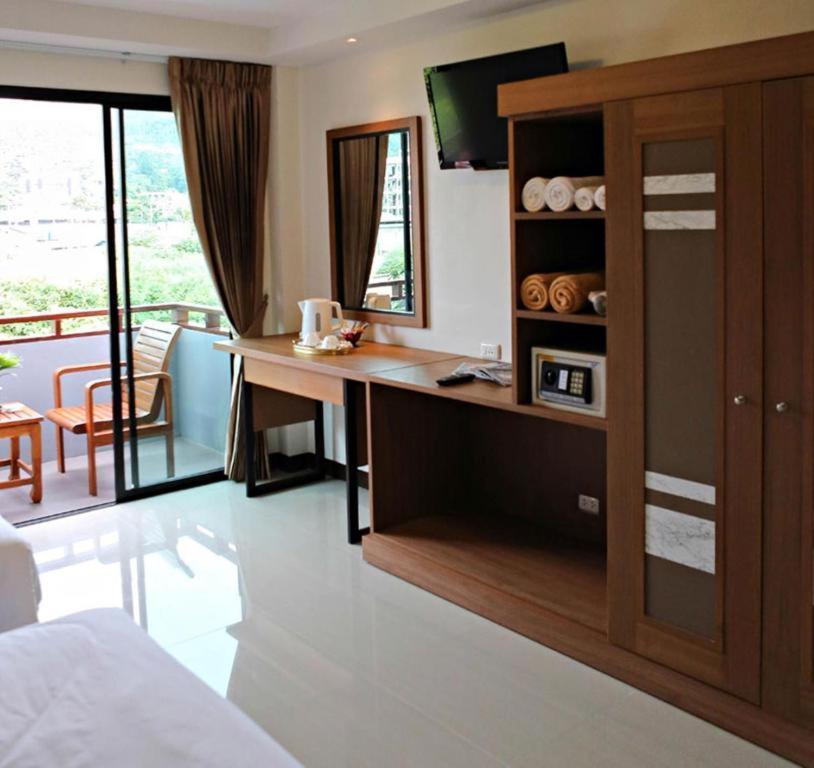 Patong V Hotel Экстерьер фото
