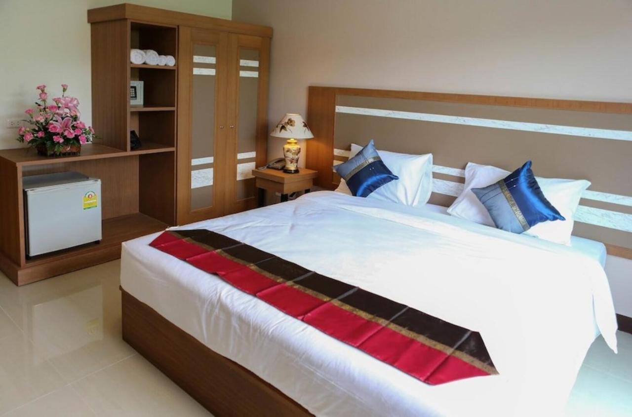 Patong V Hotel Экстерьер фото